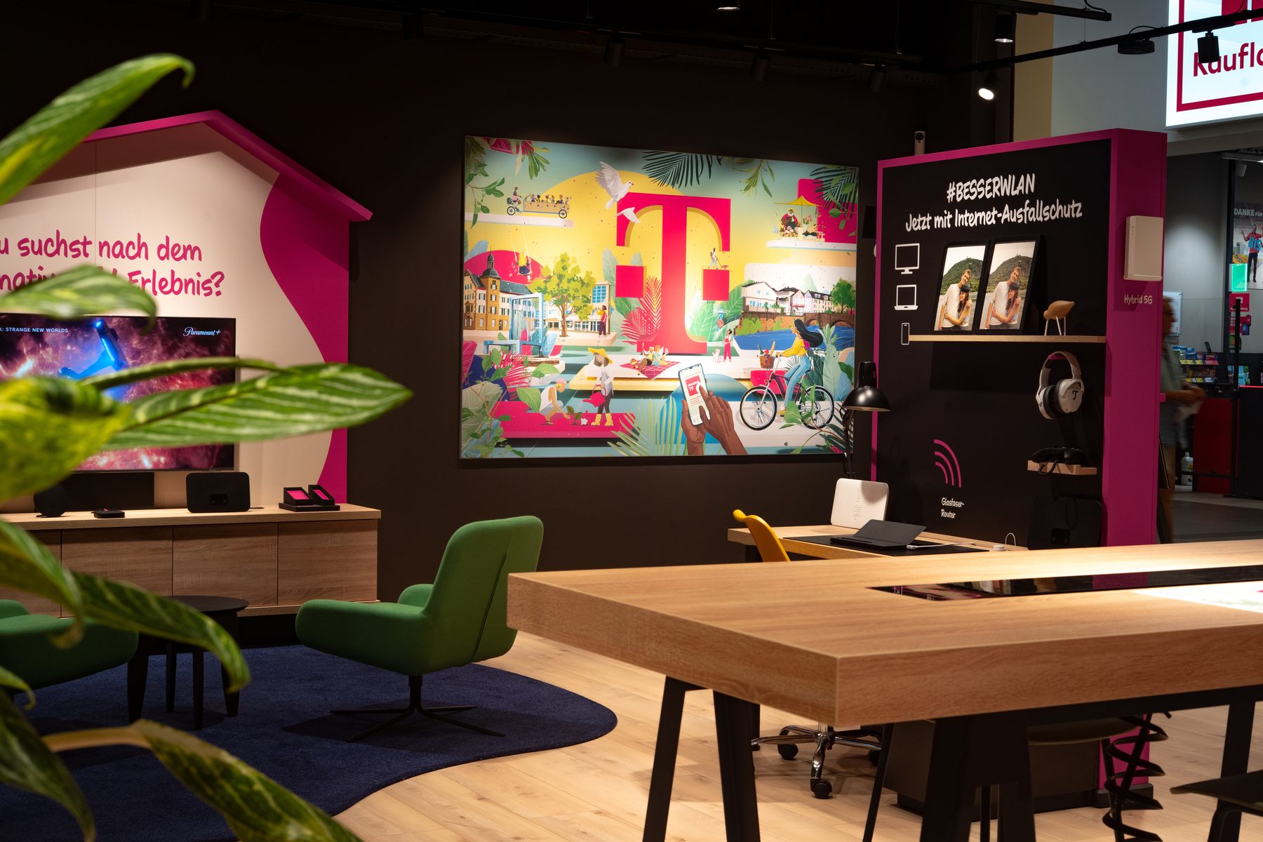 Shop-Interieur mit illustriertem T